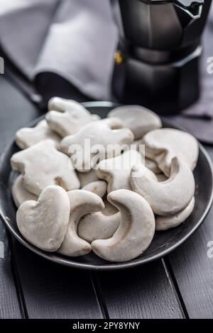 Lebkekse mit Zuckerzusatz auf dem Teller. Stockfoto