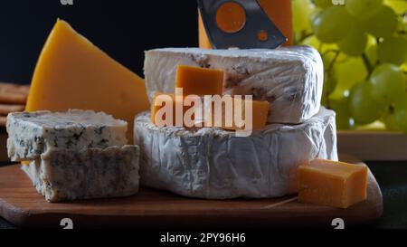 Verschiedene Käsesorten, Hartkäse, Weichkäse, emmental Stockfoto