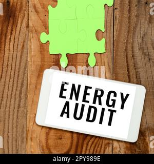 Inspiration mit dem Schild „Energy Audit“. Bewertung des Energiebedarfs und der Effizienz eines Gebäudes im Geschäftsüberblick Stockfoto