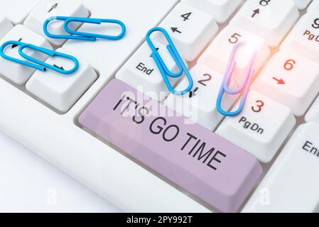 Konzeptunterschrift Es ist Zeit zu gehen. Konzeptfoto Ein Zeitraum, in dem die zugewiesenen Aufgaben ausgeführt werden, führt dazu Stockfoto