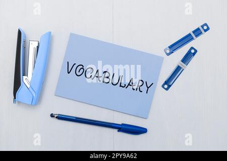 Handschriftliches Textvokabular. Zusammenstellung von Wörtern und Ausdrücken nach Geschäftsansatz, die alphabetisch angeordnet und erläutert oder definiert sind Stockfoto