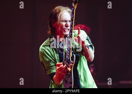 Mailand, Italien. 07. April 2023. Steve Vai tritt am 07. April 2023 live im Teatro Dal Verme in Mailand auf (Foto von Alessandro Bremec/NurPhoto). Kredit: NurPhoto SRL/Alamy Live News Stockfoto