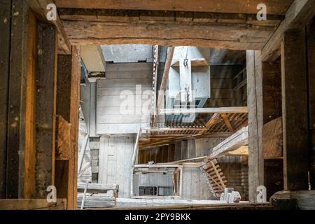 Unten die Treppe im Turm Daniel St Georges Church in Nordlingen anzeigen Stockfoto