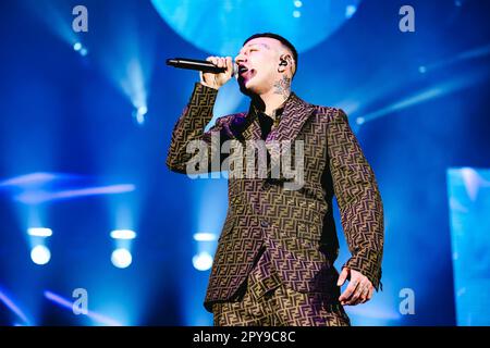 Lazza tritt am 22. April 2023 live im Mediolanum Forum Assago in Mailand auf (Foto: Alessandro Bremec/NurPhoto) Stockfoto