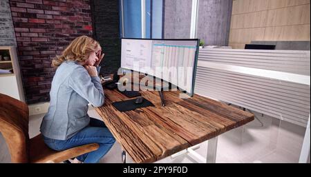 Gestresste, Müde Buchhalterin Stockfoto