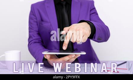 Handschriftliches Schild Live Webinar. Internetkonzept Interaktives Seminar, das in Echtzeit über das Internet übertragen wird Stockfoto