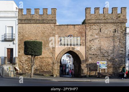 Das historische Stadttor zur Altstadt von Tarifa, Andalusien, Spanien Stockfoto