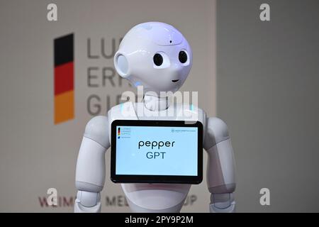 Gmund, Deutschland. 03. Mai 2023. GPT-Roboter Pepper, künstliche Intelligenz, KI, Chatbot GPT.United Robotics. Ludwig Erhard-Gipfel 2023 in gut Kaltenbrunn am Tegernsee am 3. Mai 2023? Kredit: dpa/Alamy Live News Stockfoto