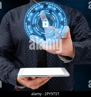 Geschäftsmann in schwarzem Hemd, der das Handy in einer Hand hält. Mann, der den virtuellen Knopf mit dem Finger drückt. Entriegeln, einschalten. Futuristisches, farbiges Leuchten. Digitales Design. Stockfoto