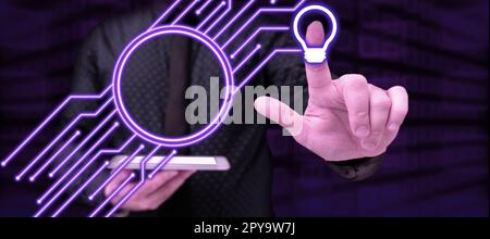 Mensch im Büroanzug hält Handy und drückt virtuellen Knopf mit dem Finger. Futuristisches Bild mit farbigem Schein. Texthalter enthält wichtige Informationen. Stockfoto