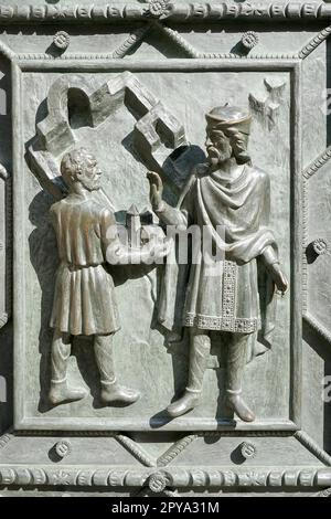 Tür-Detail der St Vitus Cathedral in Prag Stockfoto