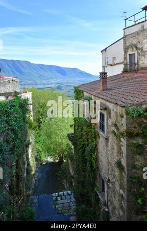 Panoramablick auf di Guardia Sanframondi in der Provinz Benevento, Italien. Stockfoto