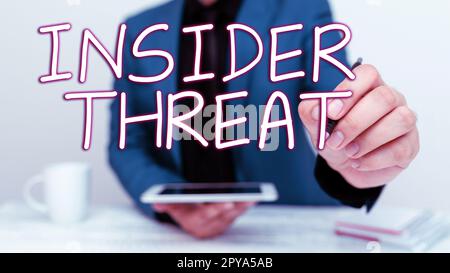 Textunterschrift stellt Insider-Bedrohung dar. Wort für Sicherheitsbedrohung, die aus dem Unternehmen stammt Stockfoto