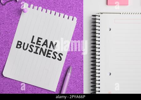Schild mit der Aufschrift Lean Business. Verbesserung der Geschäftsidee zur Minimierung von Verschwendung ohne Einbußen bei der Produktivität Stockfoto