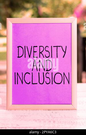 Text mit Inspiration Vielfalt und Inklusion. Der menschliche Unterschied in der Geschäftswelt umfasst ethnische Zugehörigkeit und Geschlecht Stockfoto