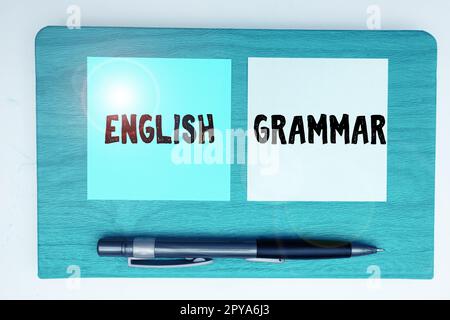 Inspiration mit Zeichen für englische Grammatik. Die Kurse zum Geschäftsansatz decken alle Ebenen der englischen Sprache und des Schreibens ab Stockfoto