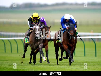 Dateifoto vom 18.-04-2023 von Majestic Pride geritten von Jockey William Buick (rechts). Majestic Pride and Native Trail können Charlie Appleby und William Buick am Eröffnungstag des Guineas-Treffens in Newmarket einen hochkarätigen Doppelgänger bieten. Ausgabedatum: Mittwoch, 3. Mai 2023. Stockfoto
