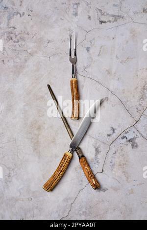 Draufsicht an Messer, Gabel und Spitzer Stockfoto
