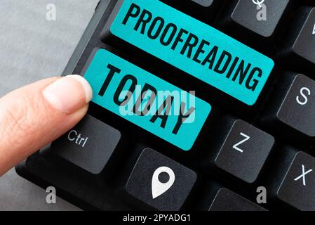 Textbeschriftung zur Darstellung des Korrekturlesens. Geschäftsidee: Lesen und Markieren von Rechtschreibfehlern, Grammatik- und Syntaxfehlern Stockfoto