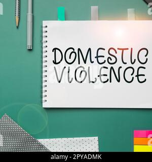 Begrifflicher Titel häusliche Gewalt. Geschäftskonzept gewalttätiges oder missbräuchliches Verhalten, das von einem Familienmitglied oder Haushaltsmitglied geleitet wird Stockfoto