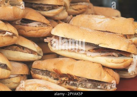 Italien, Street Food Festival, Sandwich mit gebratenem Saugschwein namens Porchetta di Ariccia Stockfoto