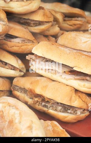 Italien, Street Food Festival, Sandwich mit gebratenem Saugschwein namens Porchetta di Ariccia Stockfoto