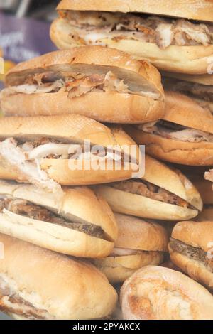 Italien, Street Food Festival, Sandwich mit gebratenem Saugschwein namens Porchetta di Ariccia Stockfoto