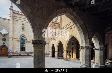 Mexiko, APR 22 2023 - Außenansicht des Templo Expiatorio del Santisimo Sacramento Stockfoto