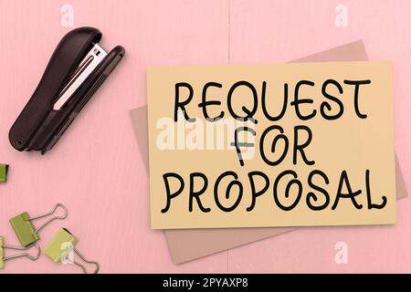 Unterschreiben Sie mit der Vorschlagsanforderung. Das Dokument für Geschäftsbeispiele enthält einen Ausschreibungsprozess nach Agentur oder Unternehmen Stockfoto