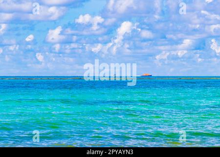 Boote Yachten Schiff Pier Strand in Playa del Carmen Mexiko. Stockfoto