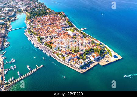Inselgruppe Zadar und historische Halbinsel aus der Vogelperspektive Stockfoto