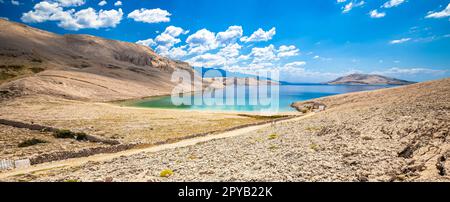 Metajna, Insel Pag. Der berühmte Beritnica-Strand in der Steinwüste bietet einen fantastischen Panoramablick Stockfoto
