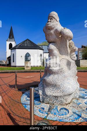 Antarctic 100 Captain Scott Memorial und die norwegische Kirche in Cardiff Bay, Wales, Großbritannien Stockfoto