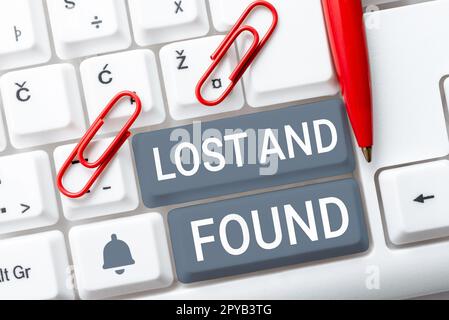 Textunterschrift mit „Verloren und gefunden“. Wort für Wort, wo Sie den Suchdienst für vergessene Dinge finden können Stockfoto