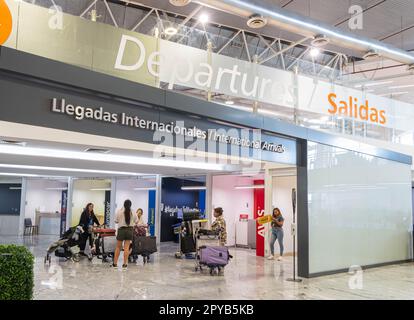 Mexiko, APR 29 2023 - Innenansicht des Miguel Hidalgo y Costilla International Airport Stockfoto