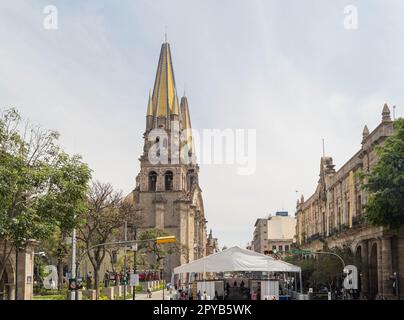 Mexiko, 24 2023. APR - Tagsüber Blick auf die historische Kathedrale von Guadalajara Stockfoto