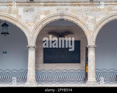 Mexiko, 25 2023. April - sonniger Außenblick auf den Regierungspalast Stockfoto