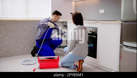 Verstopfung Im Ablauf Der Klempnerreinigungsleitung Stockfoto