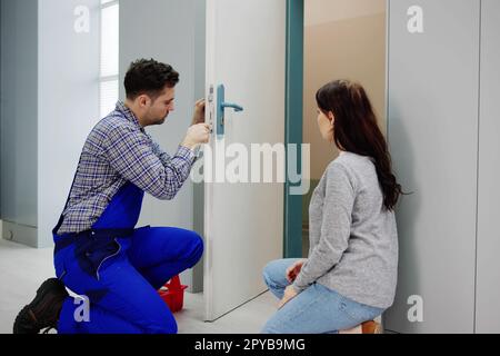 Schlosser-Mann Repariert Stockfoto