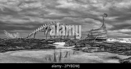 Drakkar Leviathan-Denkmal in der Nähe von Vardo Stockfoto