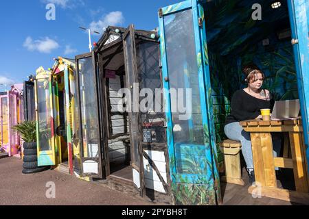 Goat Ledge am 6. Oktober 2022 auf der unteren Promenade in St Leonards on Sea, East Sussex England. Kredit: SMP News Stockfoto