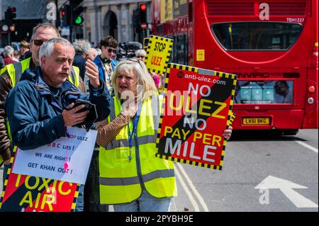 London, Großbritannien. 3. Mai 2023. Ein Stopp der Proteste der ULEZ (Ultra Low Emission Zone) und gegen Sadiq Khan (Bürgermeister von London) am Trafalgar Square. Kredit: Guy Bell/Alamy Live News Stockfoto