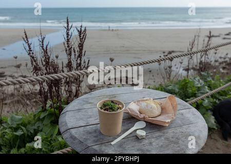 Seafood Chowder im Hidden Hut am 30. Oktober 2022 in Porthcurnick Beach, Cornwall, England. Kredit: SMP News Stockfoto