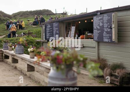 The Hidden Hut am 30. Oktober 2022 in Porthcurnick Beach, Cornwall, England. Kredit: SMP News Stockfoto