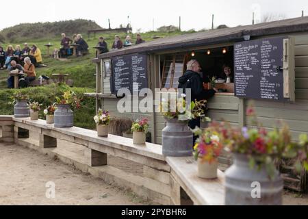 The Hidden Hut am 30. Oktober 2022 in Porthcurnick Beach, Cornwall, England. Kredit: SMP News Stockfoto