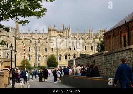 1. Mai 2023 - Windsor UK: Seiteneingang von Windsor Castle im Frühling Stockfoto