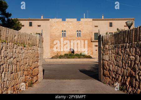 Molino y Torre gotica, Sa Torre, documentada en época musulmana Como alquería al-Borge, Llucmajor, mallorca, Islas Baleares, España, Europa Stockfoto