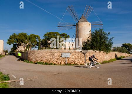 Molino y Torre gotica, Sa Torre, documentada en época musulmana Como alquería al-Borge, Llucmajor, mallorca, Islas Baleares, España, Europa Stockfoto