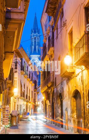 Morey Street und Glockenturm der gotischen Kirche Santa Eulàlia, 14.-19. Jahrhundert, Mallorca, Balearen, Spanien Stockfoto