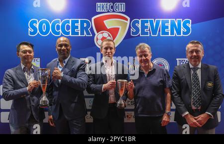 (L-R) Joe Tan, CEO, Hong Kong Football Association, Les Ferdinand; Chris Long, Chief Administrative Office, Citi Hong Kong; Tony Bratsanos, Vorsitzender des Organisationskomitees, HKFC CITI Soccer 7s, und Neil Jensen, Vorsitzender der Hong Kong Football Association, posieren für ein Bild auf der Pressekonferenz für Fußball Sevens im Football Club, Happy Valley.26APR23 SCMP/Yik Yeung-man Stockfoto